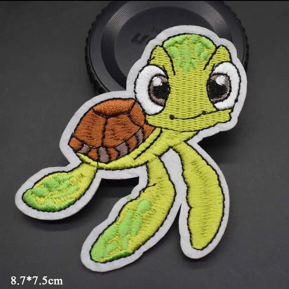 Finding Nemo turtle iron on patch - Picture 2 of 6
